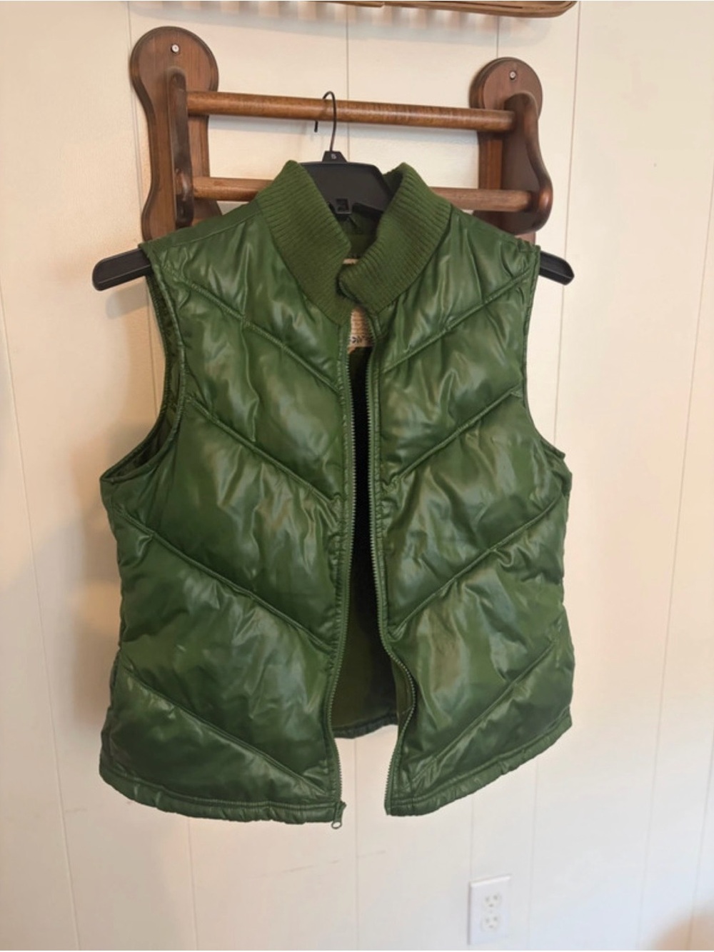 Old Navy Olive Green Quilted Puffer Vest - Women's Sleeveless Jacket